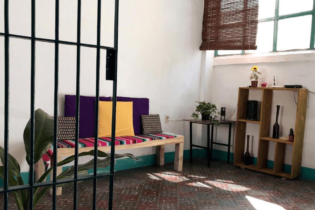 1 Guadalajara Corazon Del Centro Historico Hospedate En Una Casa Antigua En Una Habitacion Sencilla Con Areas Comunes Y Banos Compartidas ภายนอก รูปภาพ