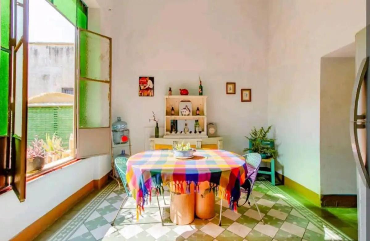 1 Guadalajara Corazon Del Centro Historico Hospedate En Una Casa Antigua En Una Habitacion Sencilla Con Areas Comunes Y Banos Compartidas ภายนอก รูปภาพ